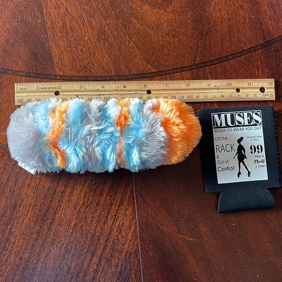 Krewe of Muses 2014 Coozie & 8” Muses plush Mardi Gras throw - Picture 1 of 5